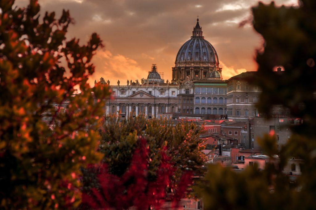 The view of the golden hour at San Pietro in Rome